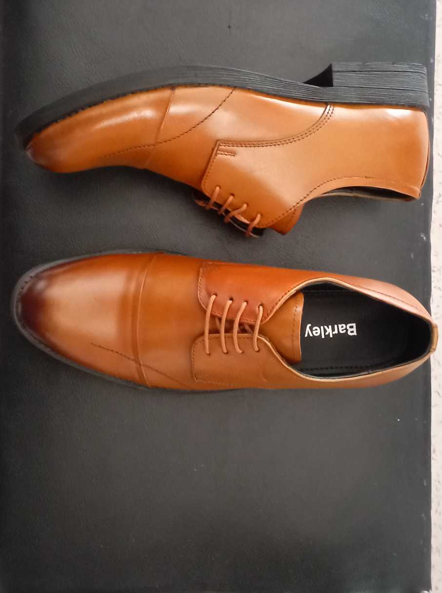 Leather shoes with lace